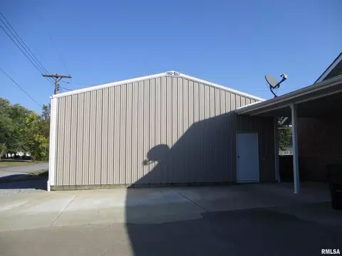 402 E Franklin Ave, Sesser, IL 62884 photo 7