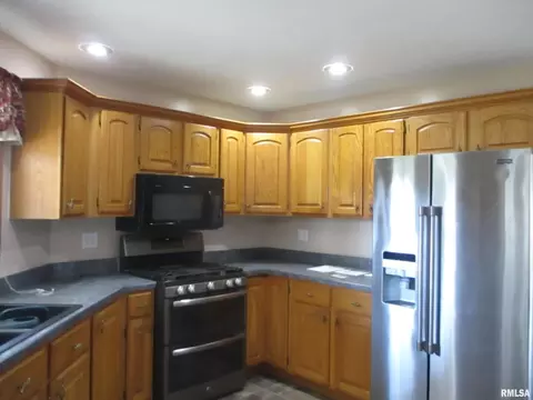 402 E Franklin Ave, Sesser, IL 62884 photo 39