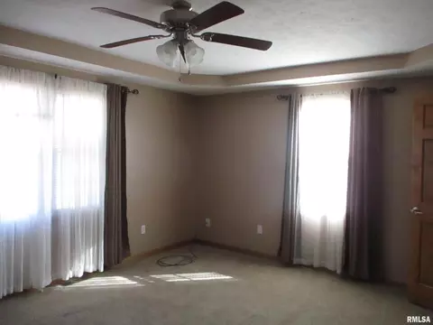 402 E Franklin Ave, Sesser, IL 62884 photo 14