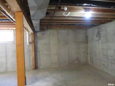 402 E Franklin Ave, Sesser, IL 62884 photo 26