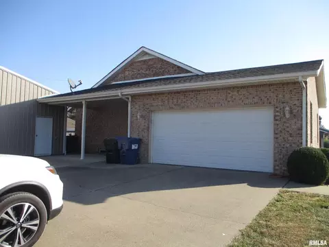 402 E Franklin Ave, Sesser, IL 62884 photo 5
