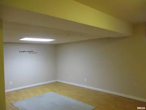 402 E Franklin Ave, Sesser, IL 62884 photo 28