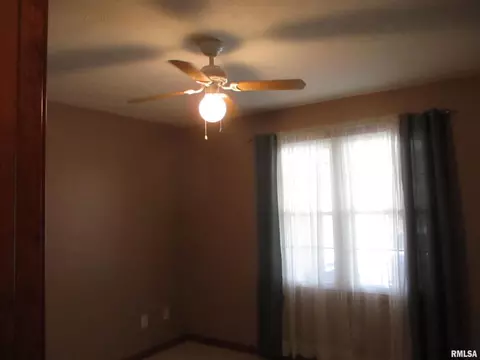 402 E Franklin Ave, Sesser, IL 62884 photo 19