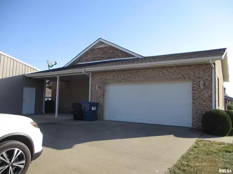 402 E Franklin Ave, Sesser, IL 62884 photo 6
