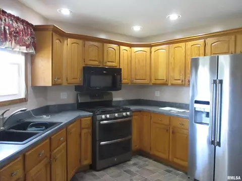 402 E Franklin Ave, Sesser, IL 62884 photo 40