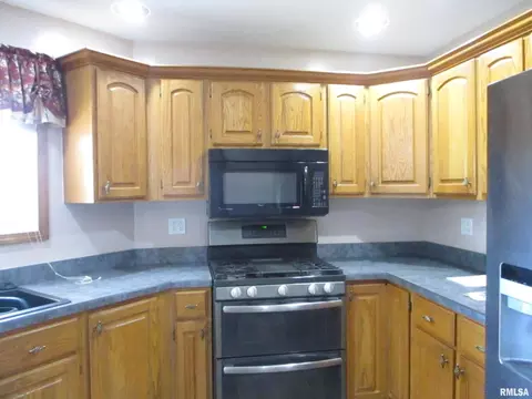 402 E Franklin Ave, Sesser, IL 62884 photo 42