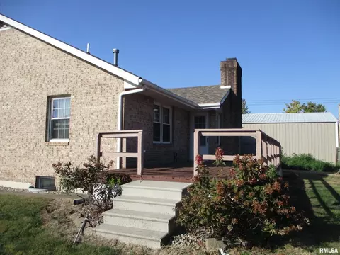 402 E Franklin Ave, Sesser, IL 62884 photo 4