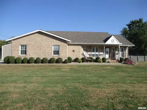 402 E Franklin Ave, Sesser, IL 62884 photo 1