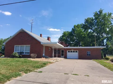 13548 Ewing Rd, Whittington, IL 62897