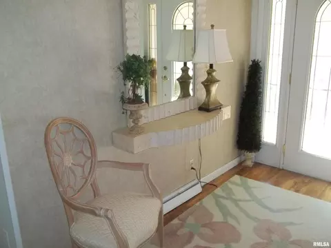 401 E Bond St, Benton, IL 62812 photo 12