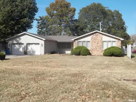 401 E Bond St, Benton, IL 62812 photo 4