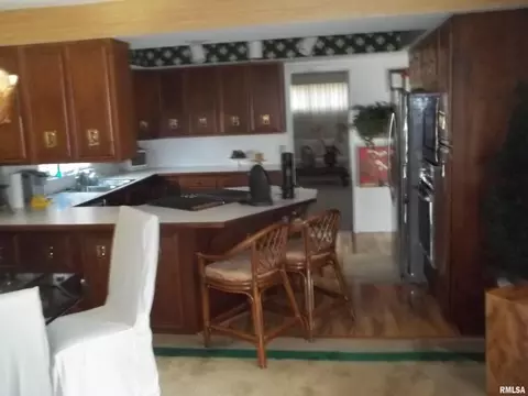 401 E Bond St, Benton, IL 62812 photo 28