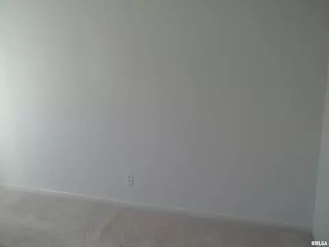 401 E Bond St, Benton, IL 62812 photo 19