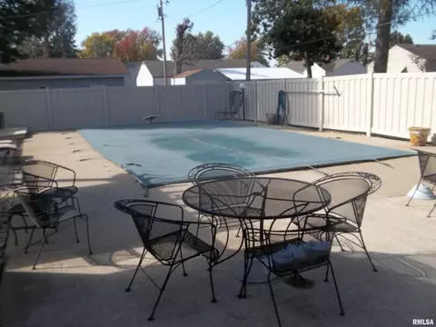 401 E Bond St, Benton, IL 62812 photo 39