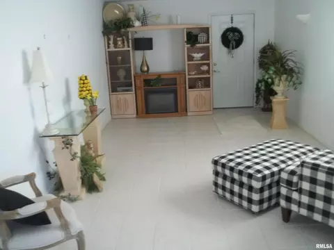 401 E Bond St, Benton, IL 62812 photo 35