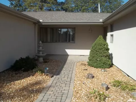 401 E Bond St, Benton, IL 62812 photo 50