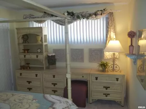 401 E Bond St, Benton, IL 62812 photo 22