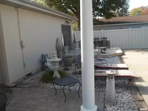 401 E Bond St, Benton, IL 62812 photo 44