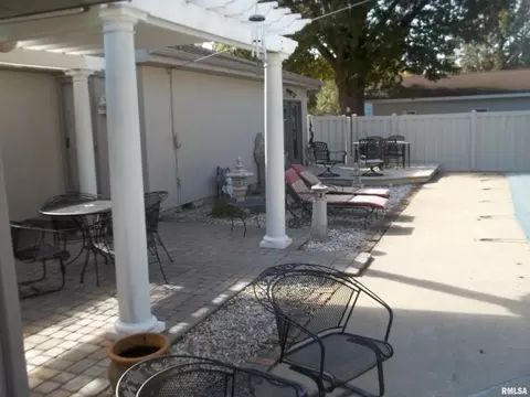 401 E Bond St, Benton, IL 62812 photo 41
