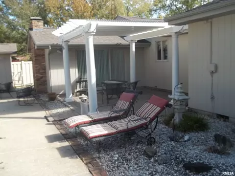 401 E Bond St, Benton, IL 62812 photo 38