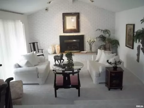 401 E Bond St, Benton, IL 62812 photo 9