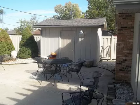 401 E Bond St, Benton, IL 62812 photo 47