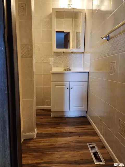 1011 Kirkpatrick St, Benton, IL 62812 photo 5