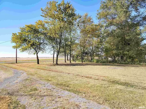 3058 Blue Mound Rd, Flora, IL 62839 photo 6