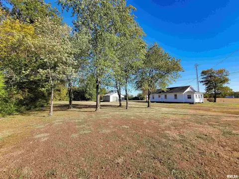 3058 Blue Mound Rd, Flora, IL 62839 photo 2