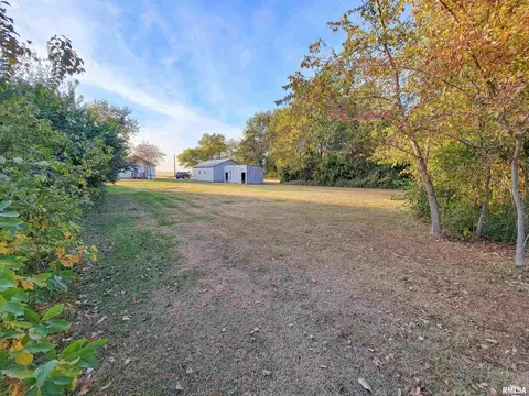 3058 Blue Mound Rd, Flora, IL 62839 photo 9