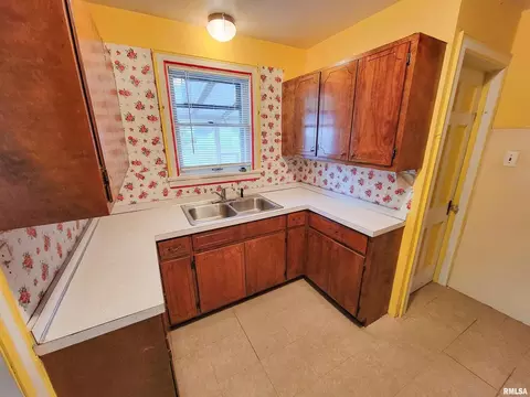 240 Fair Ave, Flora, IL 62839 photo 15
