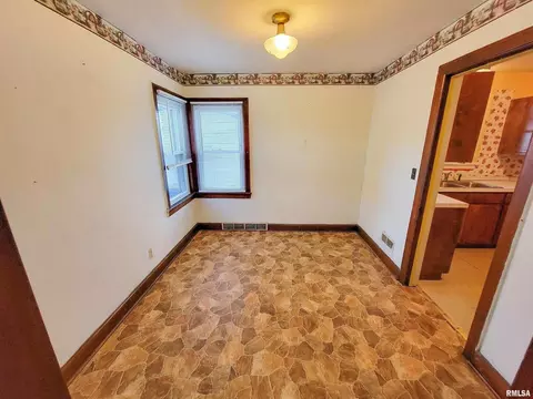 240 Fair Ave, Flora, IL 62839 photo 11