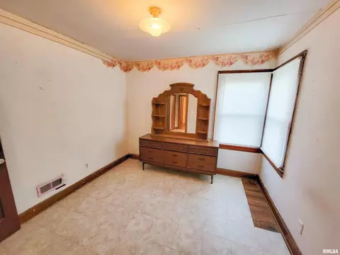 240 Fair Ave, Flora, IL 62839 photo 25