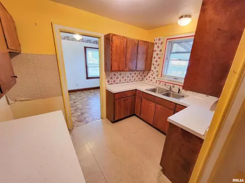 240 Fair Ave, Flora, IL 62839 photo 13