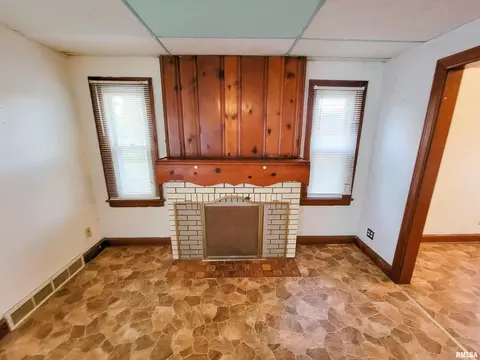 240 Fair Ave, Flora, IL 62839 photo 10
