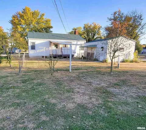 240 Fair Ave, Flora, IL 62839 photo 4
