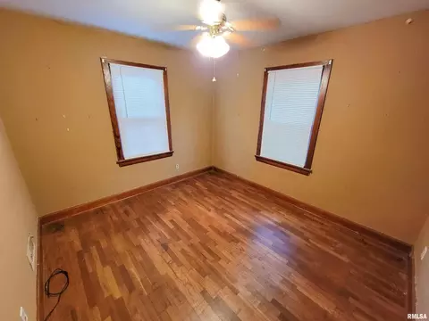 240 Fair Ave, Flora, IL 62839 photo 22