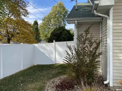 303 E Beacon Ct, Mount Vernon, IL 62864 photo 5