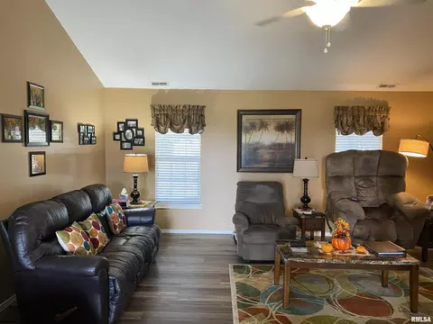 303 E Beacon Ct, Mount Vernon, IL 62864 photo 12