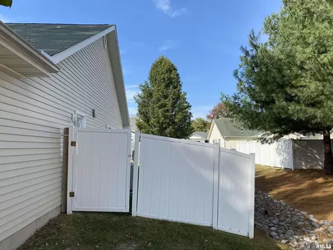 303 E Beacon Ct, Mount Vernon, IL 62864 photo 6