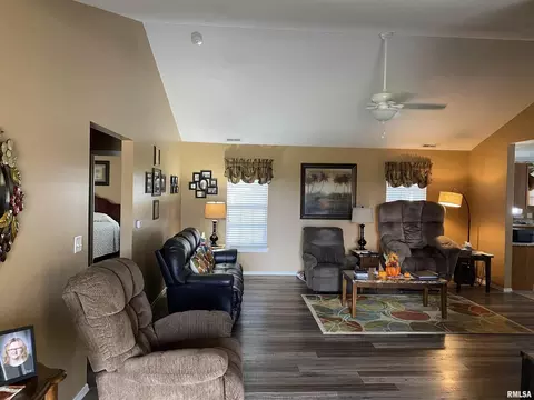 303 E Beacon Ct, Mount Vernon, IL 62864 photo 23