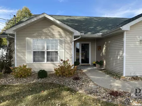 303 E Beacon Ct, Mount Vernon, IL 62864 photo 2