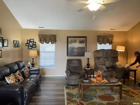303 E Beacon Ct, Mount Vernon, IL 62864 photo 13