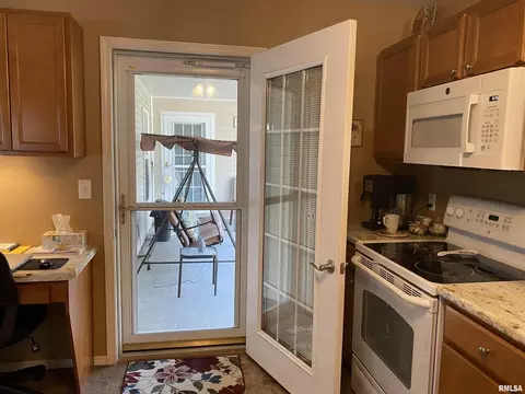 303 E Beacon Ct, Mount Vernon, IL 62864 photo 8