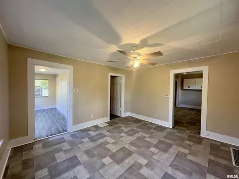 322 E Lewis St, Anna, IL 62906 photo 12