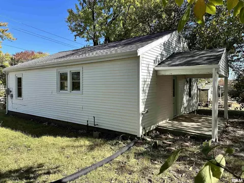 322 E Lewis St, Anna, IL 62906 photo 4