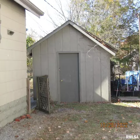 211 6th St, Carmi, IL 62821 photo 8