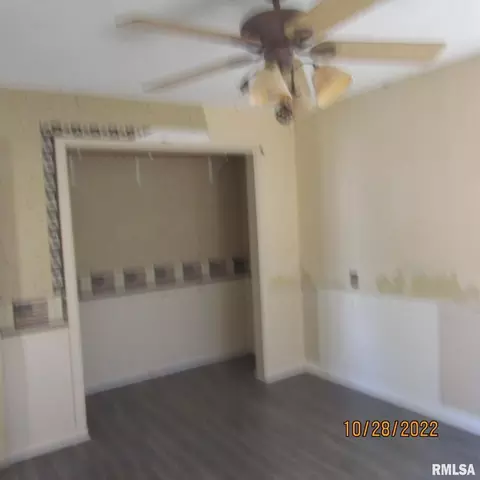 211 6th St, Carmi, IL 62821 photo 9