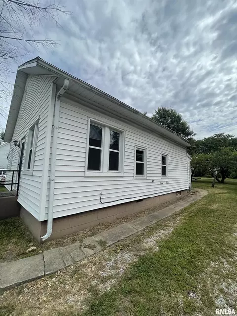 708 N 17th St, Herrin, IL 62948 photo 2