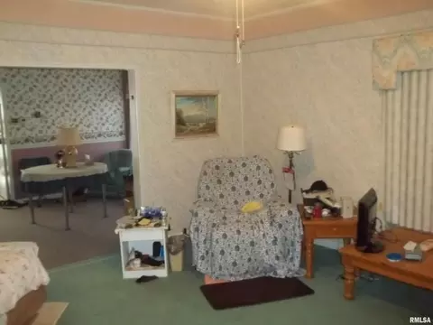 414 E Webster St, Benton, IL 62812 photo 8